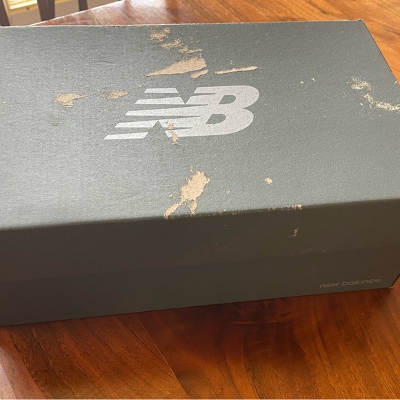 New Balance 574 Red, white, and blue sneakers. Never worn! Women’s 8.5 / Men’s 7 - Picture 9 of 9